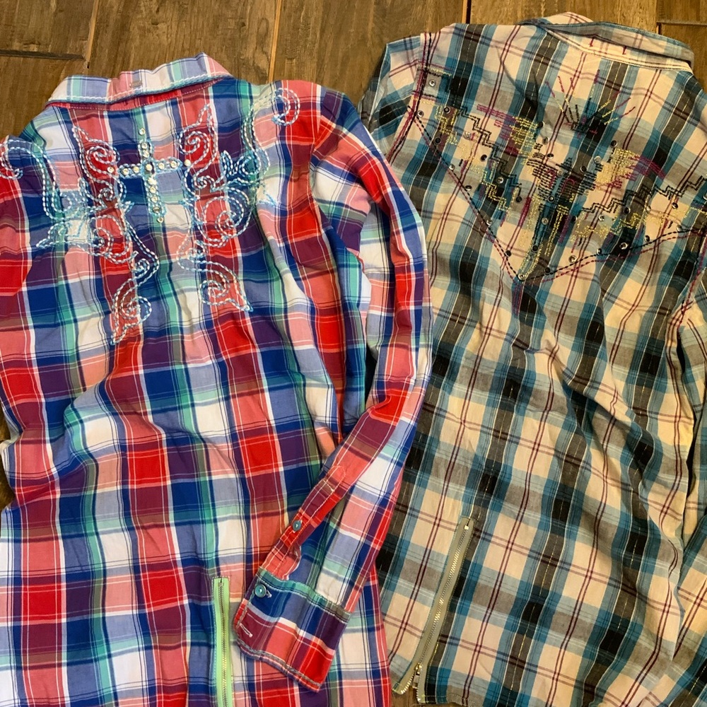 Destined to Roar western button down ladies bedazzled shirts. Size XL. Set of 2